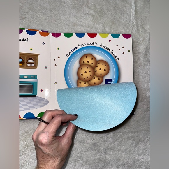 Disney Book - Picture 3 of 6